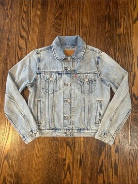 Levi’s Lightwash Denim Jean Jacket